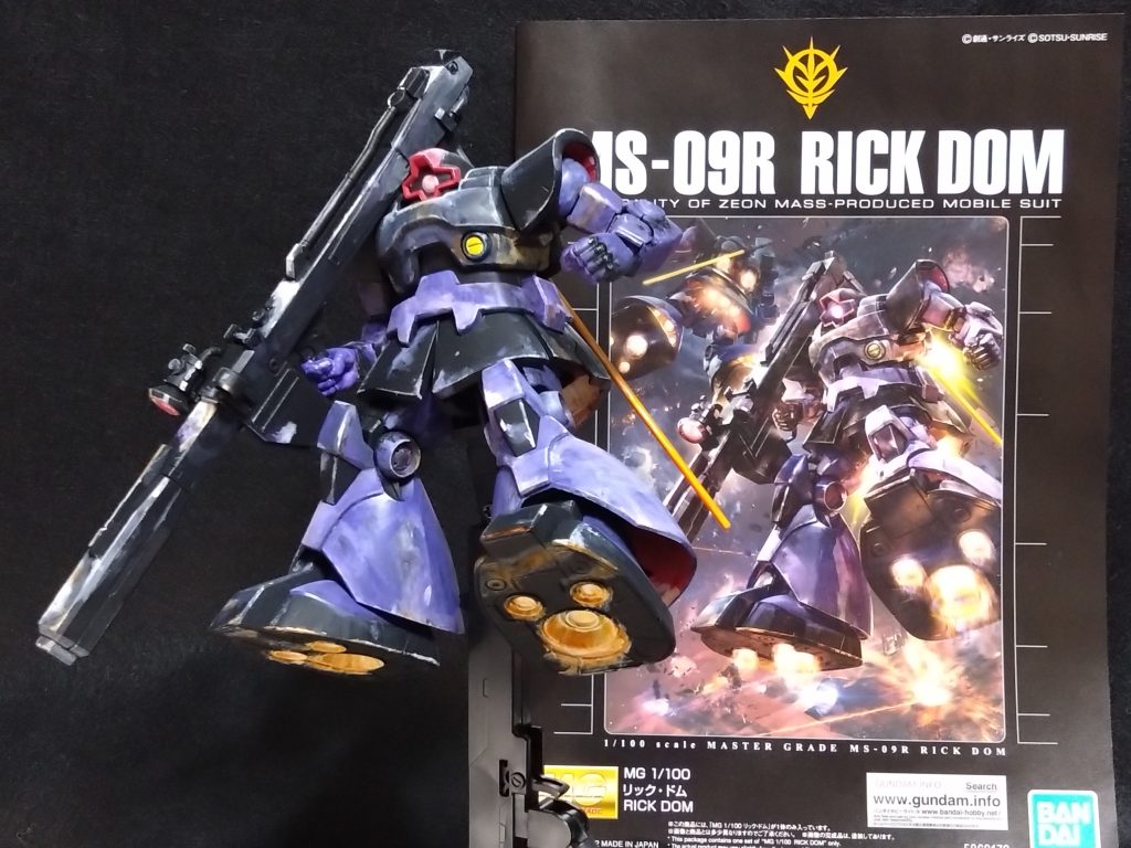 似たような感じで全体像です。過去作品のギャンの時の反省も含めて全体的に暗くならないようにハイライトの白を意識して入れていきました。