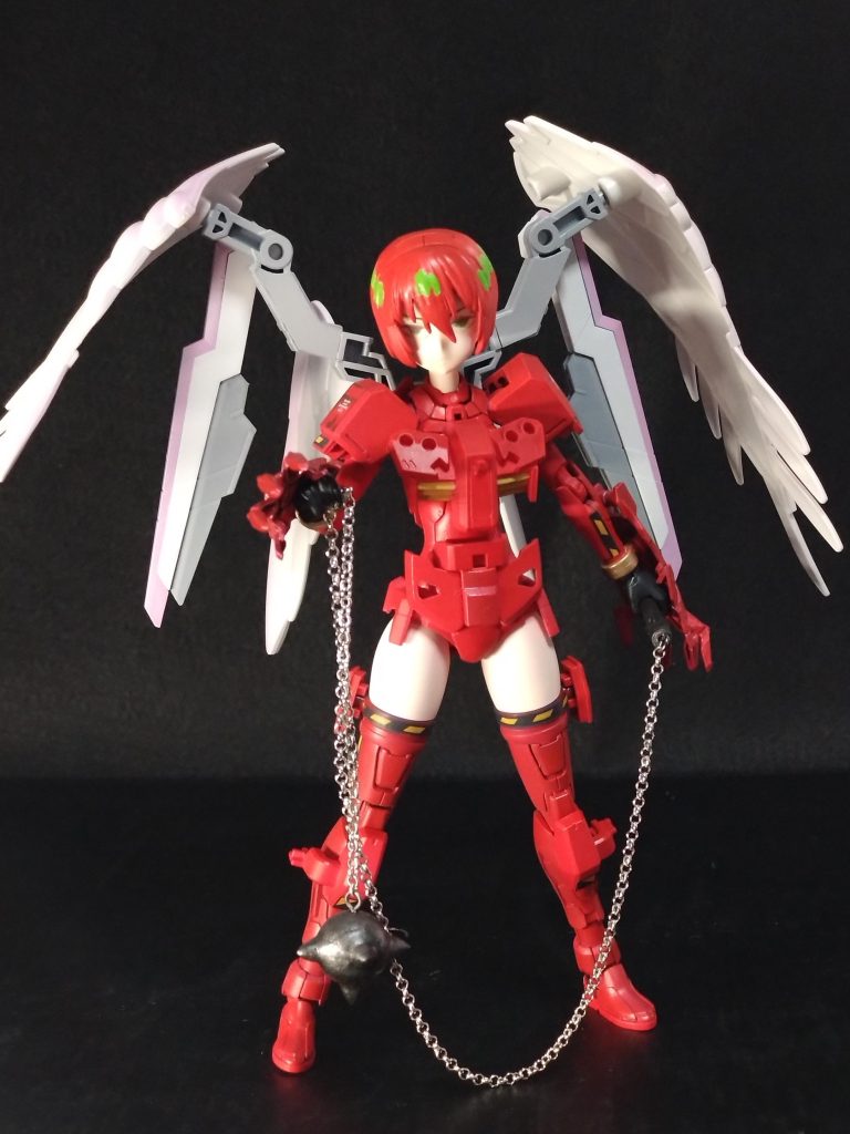 武装は何故かハンマー。制作途中に突然GOGO夕張が頭に浮かんで(誰も知らないですよね。)持たせてみました。羽無しで考えてましたが過去制作したボディを使用しているのでその時制作した羽も装備させてみました。確かSDウィングゼロとかの羽だと思います。