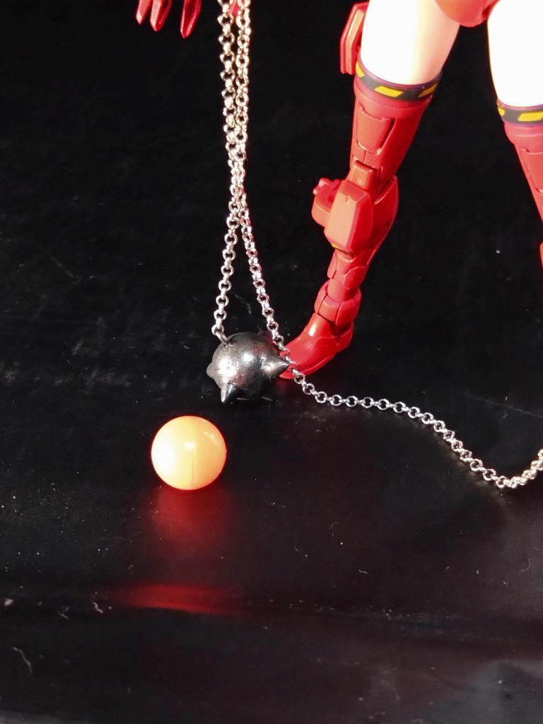 ハンマー部分は家に大量にある釣り仕掛け用の浮き玉にパテでトゲつけて塗装しました。