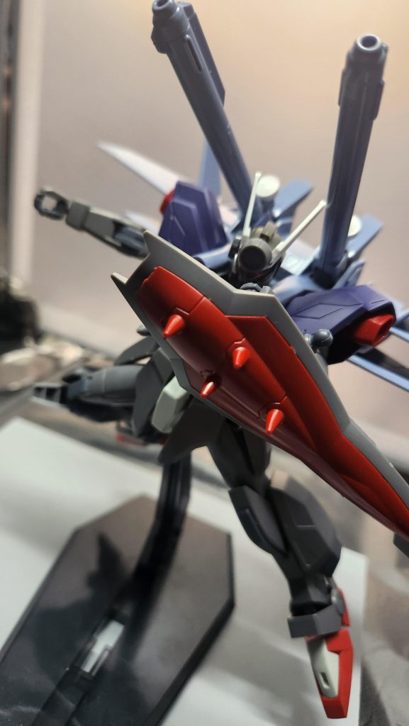 シールドに追加したスパイクでシールドバッシュが可能。