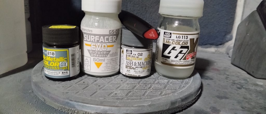 カラーレシピ白部分ガイア　エヴォサフホワイトグレー部分　Ｍｒ　グレートーン2関節と武器　グラファイトブラックバーニア中　ディスペイン　メタルレッド仕上げはつや消しで仕上げ