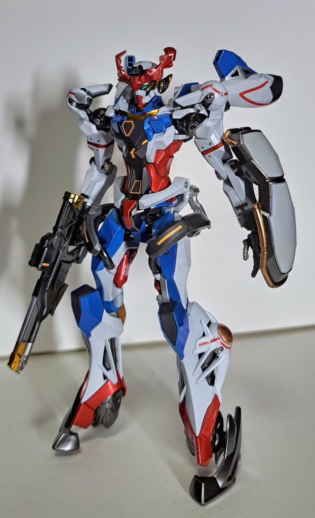 赤、青の色が気に入りました！それぞれ下地をモンザレッド、スカイブルーでキャンディ塗装し、発色の良さを優先しました。