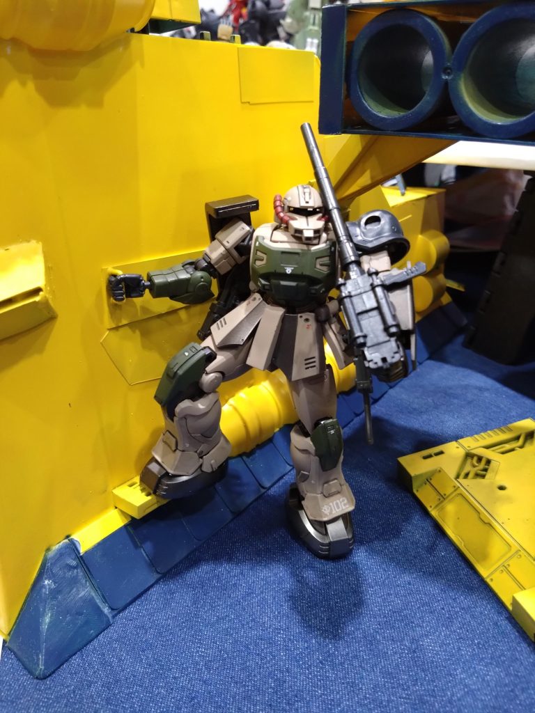 ヤッターマンみたいにMSを運べるよにハンドルと足場を作りました。