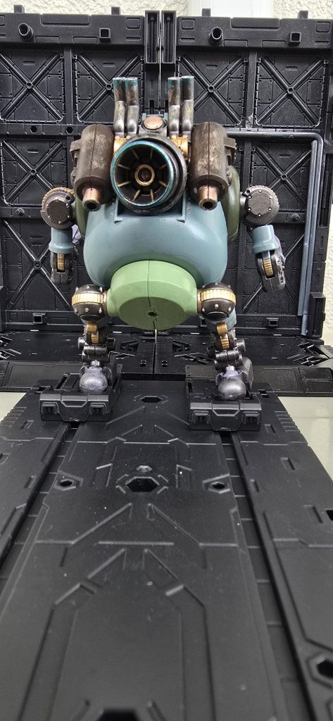 バシュルルルルルゥゥゥ!あれ?奥は壁じゃないか??(背景隠しで置いてるだけです)今回使用した色(全てクレオス水性ホビーカラー)メイン濃緑色2、よもぎ色、ライトブルー金属部分レッドブラウン、焼鉄色、青鉄色、ゴールド、カッパー、シルバー、青竹色最後までご視聴ありがとうございました(zaku-kao8)