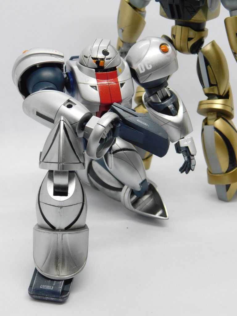 膝立ちも出来る🐱