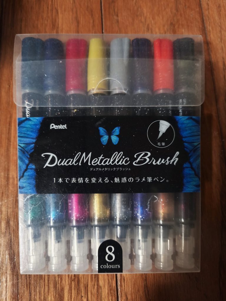 金色、銀色他の部分塗装には今回ぺんてるのデュアルメタリックブラッシュを使いました。ペン先が細い筆になっているので、ガンダムマーカーより使いやすいです。