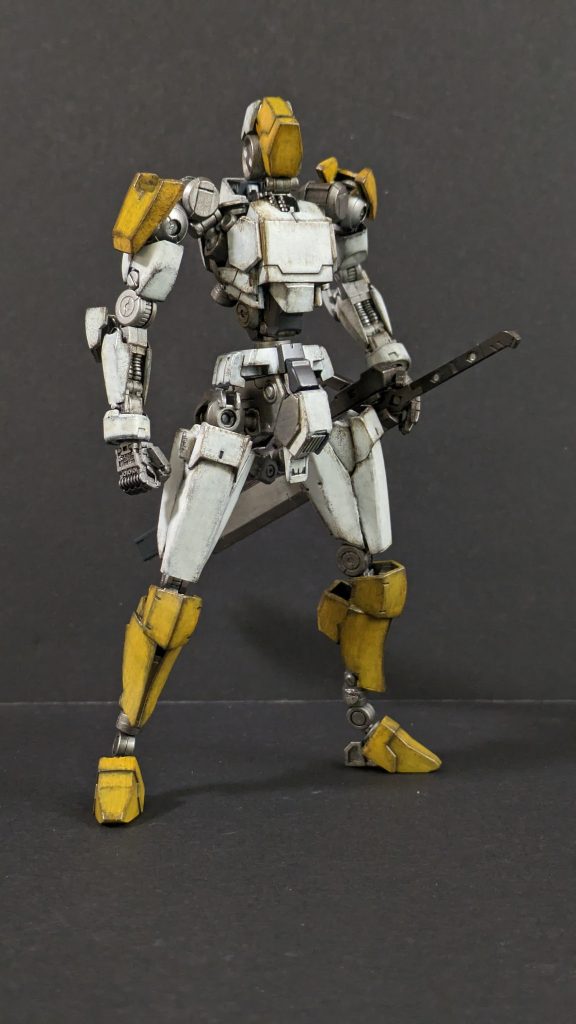 塗装はフレーム部分はファレホ、装甲部分は水性ホビーカラーの筆塗りです。塗り方は清水圭氏の技法を真似してみました。