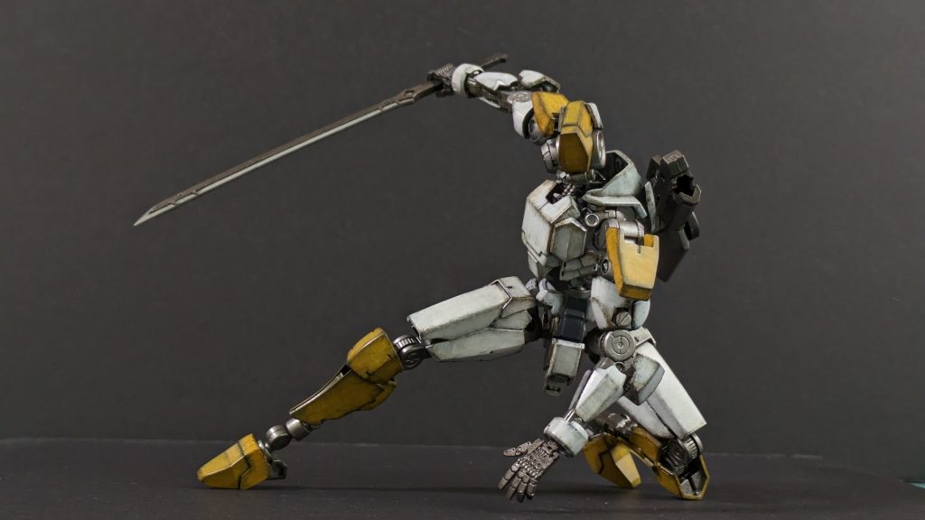 ミキシングするうえで可動域を残すことも意識したので、それなりにポーズもとれます。