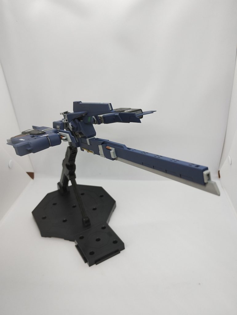 思いの外デカいフルドド。直線的なデザインで、広めの面が多い事もあり、スジ彫りを結構追加してます。