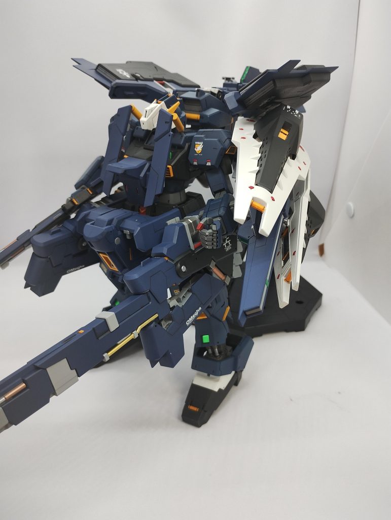 そしてヘイズル・ラー第二形態。もう何が何だかわからないデザインの複雑さ。迫力は異常にあり。