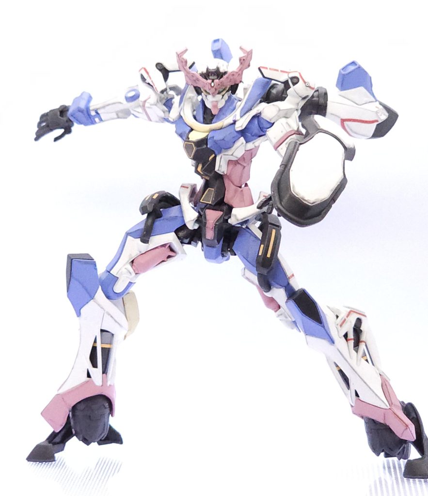 スタイルが良いし、可動域も良いので仮面ライダー的なポーズをとりたくなります。