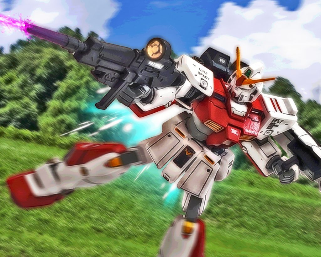 「カジマ中尉、あれが動き出す前に私が仕留めさせてもらうわっ!」コーティリアはビームライフルを構えるとロングレンジで敵モビルアーマーを狙う。今度はガンダムのビームが一直線に向かった。「ビームかっ!?」アーノルドはそれに気づくとジヴァの左肩にあるチャフグレネードを射出する。それが機体手前で弾けると、自身を目掛けて飛んできたビームは四方八方に拡散した。「なんてインチキっ!?」コーティリアの狙いは正確で機体の中心部を確実に捉えていた。(ヤツは遠距離からのビームにも対策しているのか?)ユウは接近戦で仕留めるかと考えるが、あの敵機は見る限り重武装の浮遊砲台と言える。ブルーディスティニーの機動力を用いても近づくのは容易でないだろう。そんな事を考えつつブルーを走らせていると、敵も緩やかに動き出した。「ジオン地上部隊の守護を担う筈であったこのジヴァ…、その性能を見せてやるっ、ガンダム!!」ジヴァは二足歩行のMSと違い、四つ足の末端にあるミノフスキークラフト・ローターで飛行ドローンの様に進む。それは地形に左右されず道を選ばない。コーティリアは接近するジヴァにビームライフルを続けて撃つが、掠りもせずカムラが言った通り予想を上回る機動力を見せる。