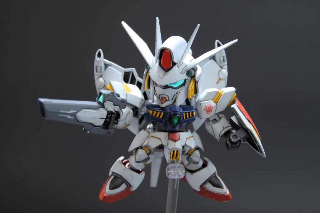 カメラアイは通常のツインアイバージョンもあります。こっちに換えると一気にガンダム感が出ますね。