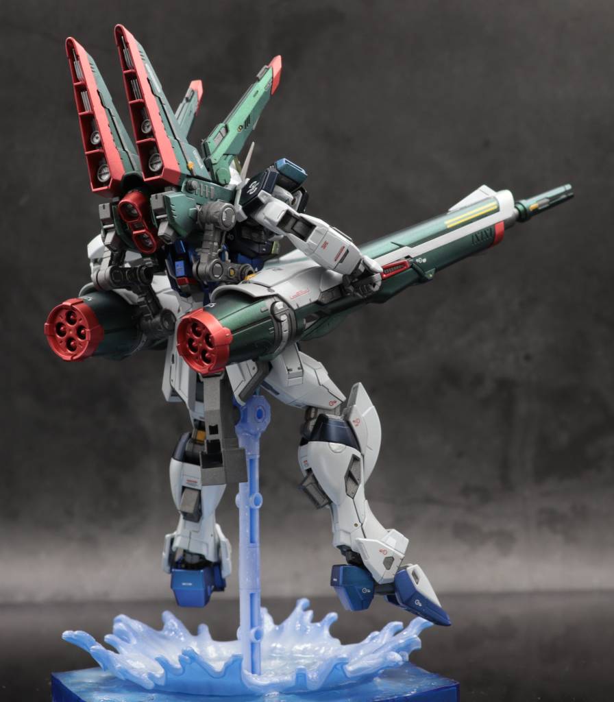 どうしても水上での活躍がインパクト強いのでカスタマイズシーンベース(水上Ver.)を追加で製作。塗装の後、透明レジンにラメを加えて塗ってみました。