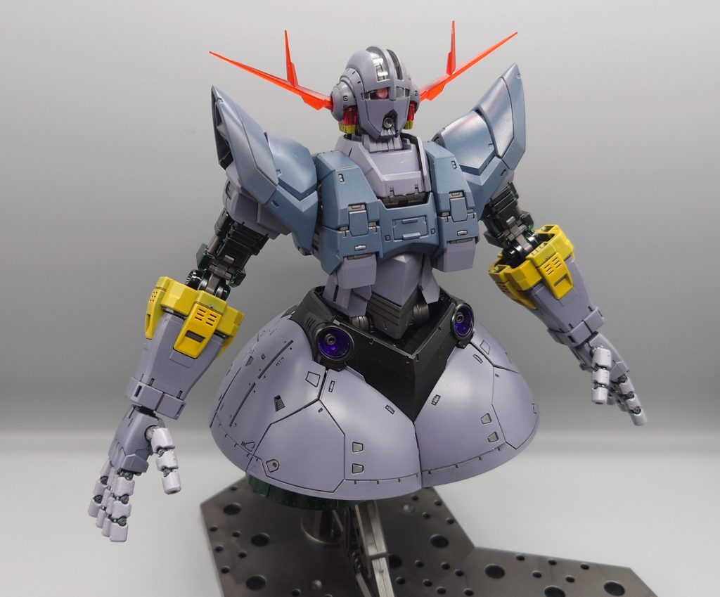 ジオングはほかのMSよりでかめなのでとてもずっしり感があります。