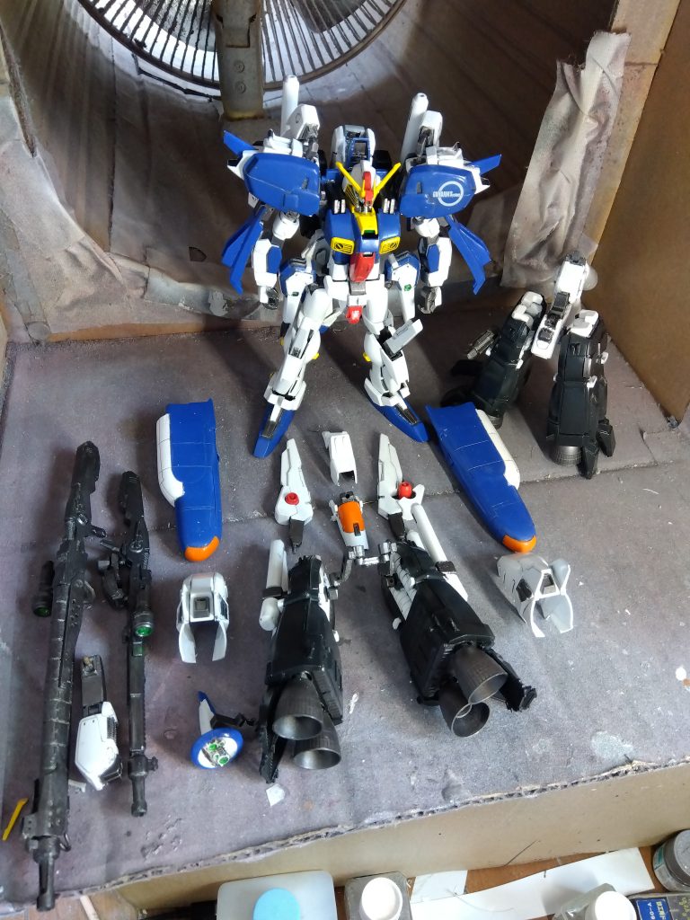 Sガンダムフルセット。制作したSガンダムの全パーツです。こんなふうに並べると、我ながら凄いもの作ったなと、若干引いてしまいます。私は、理屈が通るメカメカしいデザインが好きで、Sガンダムの練られた設定とデザインにころっと行きました。あの複雑なギミックを再現出来るものなのかと思いましたが、すでにMGが発売されていましたので、1/144での再現に挑戦し、とにかく完成できて良かったと思います。次回はBst形態にしようと思います。最後まで見て頂きありがとうございました。