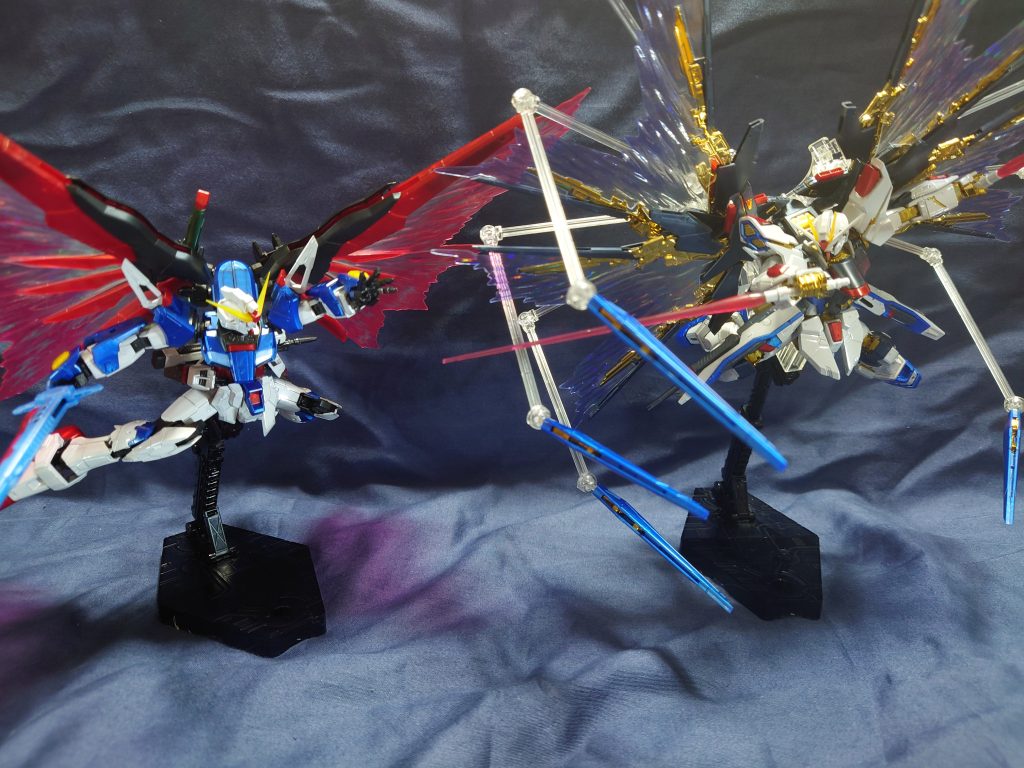 RGデスティニーのチタニウムフィニッシュと一緒に