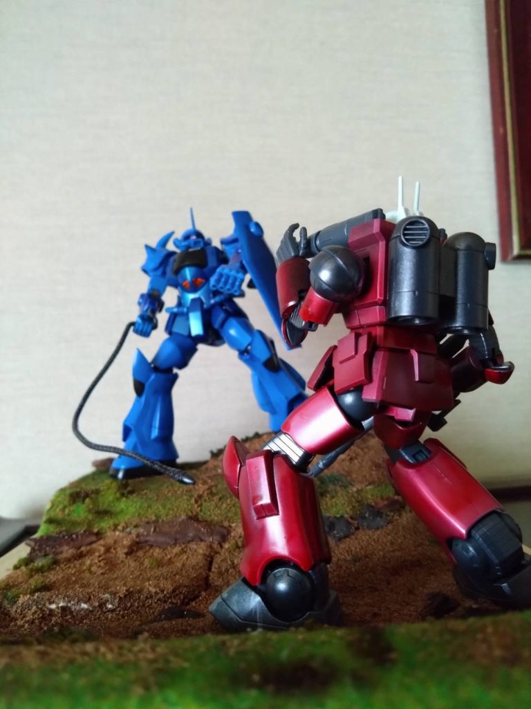 以前作ったガンキャノンと飾ってみました。