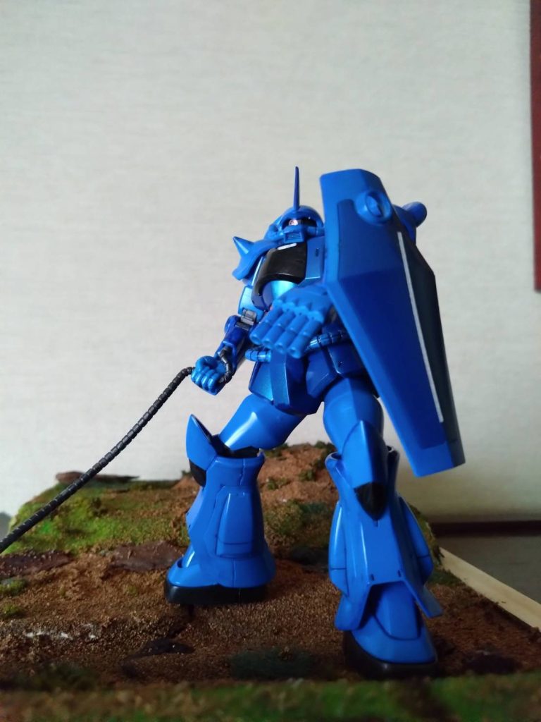 墨入れと濃淡を出すだ為にドライブラシで蒼を棘や角先を塗装してます。