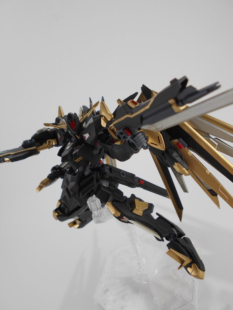 高エネルギービームライフル改、「ディーオ」。マイティーストフリのビームライフルにバエルソードを増設しました。「ディーオ」はイタリア語で「金剛」のアナグラムです。