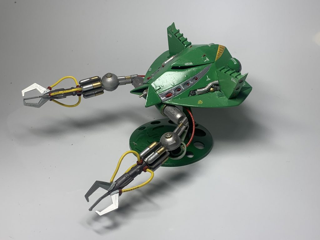 ビグロは武骨な感じのするモビルアーマーですね。全体的に丸みを帯びた感じのグラブロと直線でソリッドな感じのするビグロ。海と宇宙でお互い領分を守っていいすみ分けができている感じです。(zaku-kao2)