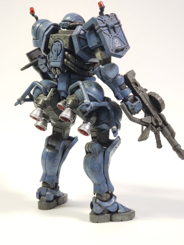 後ろ。股関節の動きが謎で正しい立ち方がわかっていません。