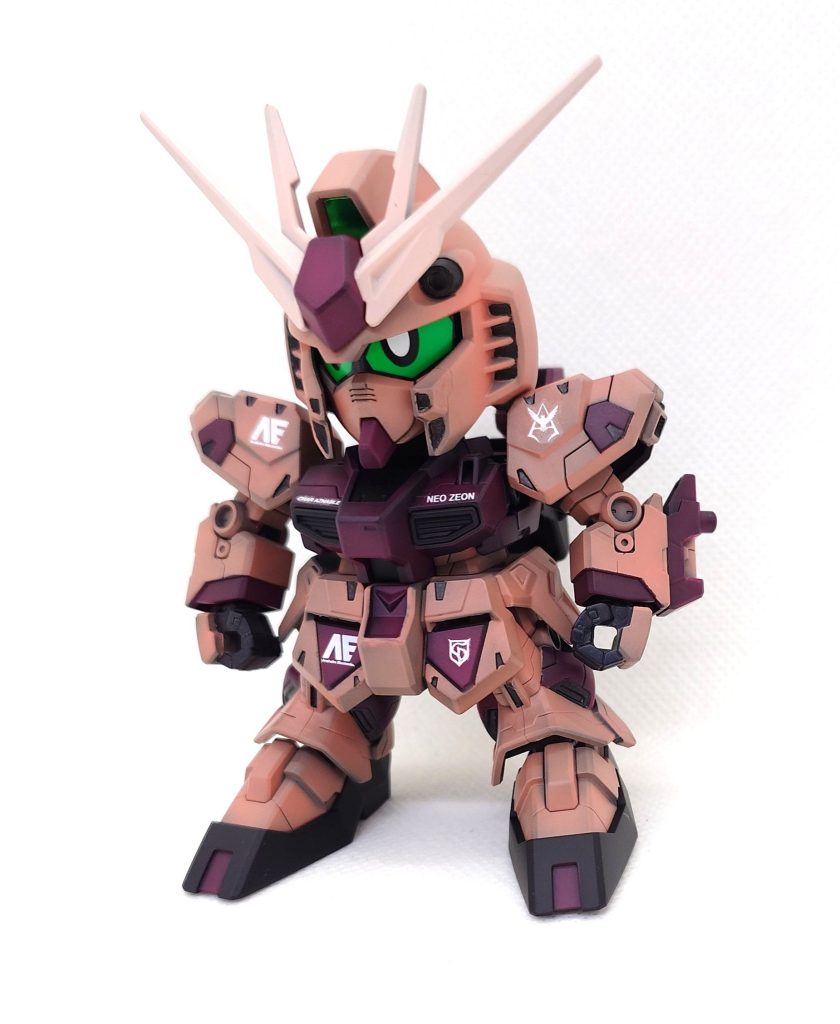 BB戦士という事であまりパーツ分割されていないのですが、頑張って塗分けてみました。頭頂部のみ合わせ目消しをしています。アンテナの淡いピンクは突貫ながら調色が上手くできた良かったです(gundam-kao6)