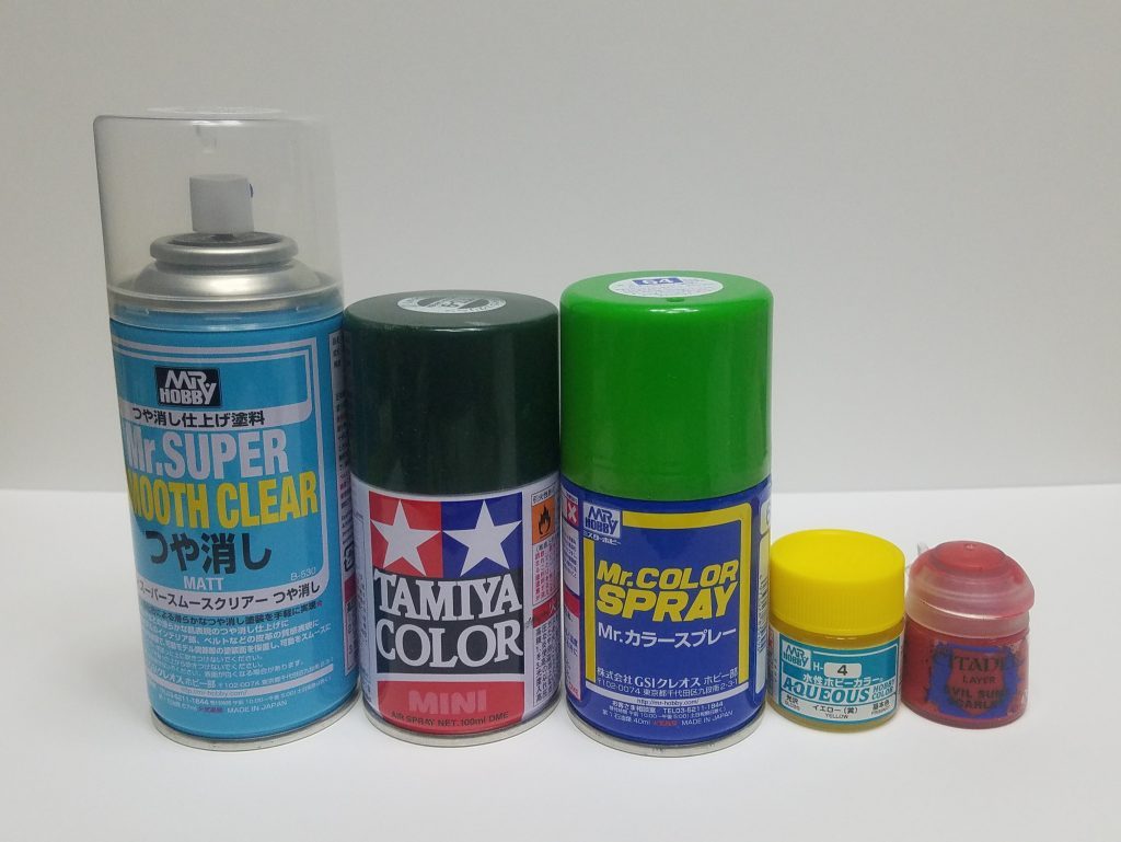 今回使用した塗料クレオス Mr.カラースプレー:ルマングリーンタミヤカラー:ブリティッシュグリーン水性ホビーカラー:イエローシタデルカラー:イービルサンズスカーレットスーパースムースクリアーつや消し(←最高)フィニッシングサーフェイサー1500ホワイト部分塗装にガンダムマーカー 以下ポージング