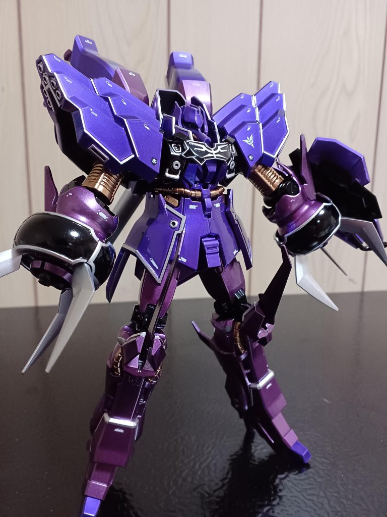 以上となります‼️HGローゼン・ズール、噂には聞いていましたが、成形色が凄いことになってましたね(笑)箱あけてビックリしました😮自分は塗装するので、あまり影響ありませんが当時、素組みで楽しむ派の方はどんな心境だったのだろうか(zaku-kao1)あとあと、成形色も調整されて出た覚えもありますが、この作品のキットは前者でした(笑)。最後まで、閲覧頂きありがとうございました‼️