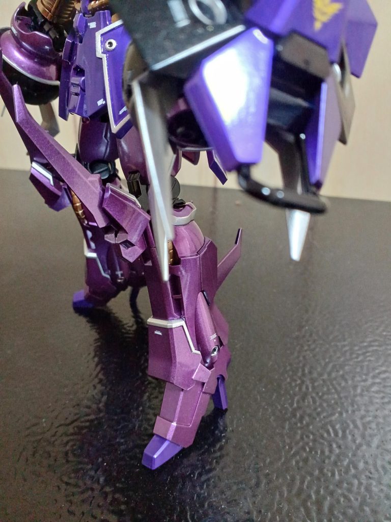 脚なんですけど、スマート過ぎて立たせるのが大変でした(笑)そしてアクションベース持ってないので、例のポーズはできんのです。悲しい(zaku-kao3)