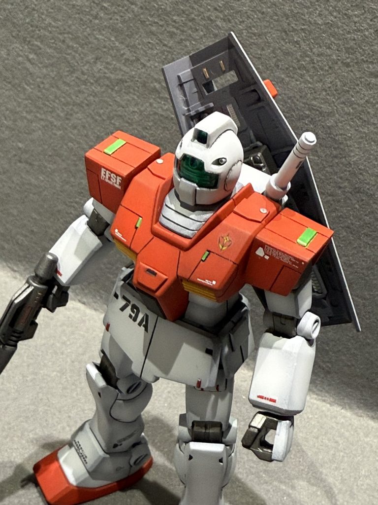 ディテールアップのセンスみがきたいですねぇ胸に取付けたハッチも安直とは思ったんですが、角度が合ったんで気が付いた時には接着剤流し込んでしまいましたw