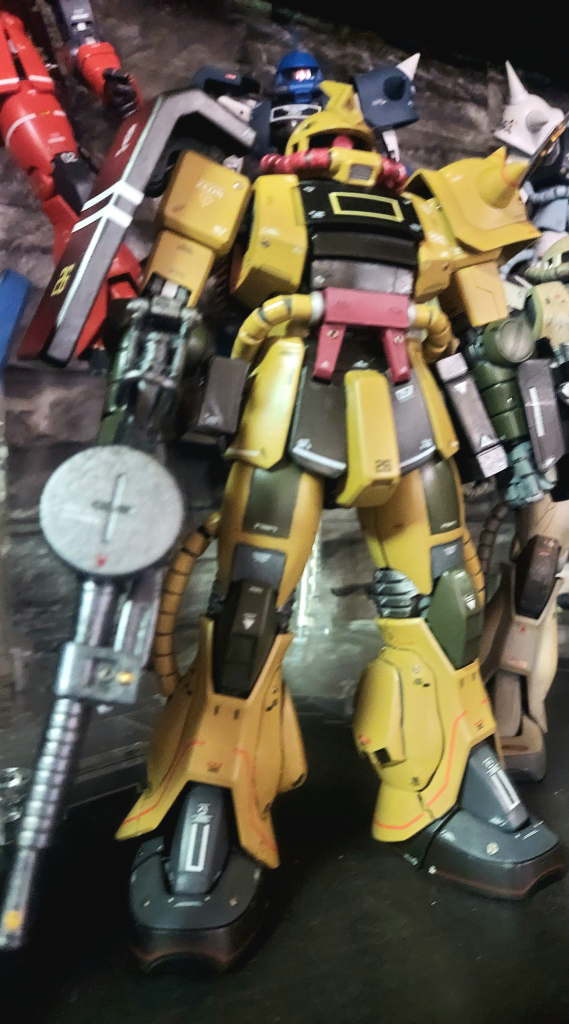 長いマシンガンがカッコ良かったの(@￣ρ￣@)下処理＆スジボリ彫り直し各所メタルパーツ追加　フトモモはスジボリ＆お手軽マスキングで中華ディテールにデカールはHGデザートザクとMGの有り合わせでアドリブデカールです(@￣ρ￣@)