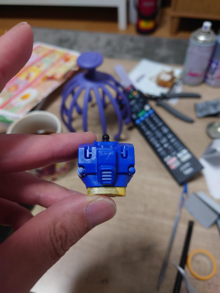 後ハメ加工が手間なので、単純な塗り分けにしました。