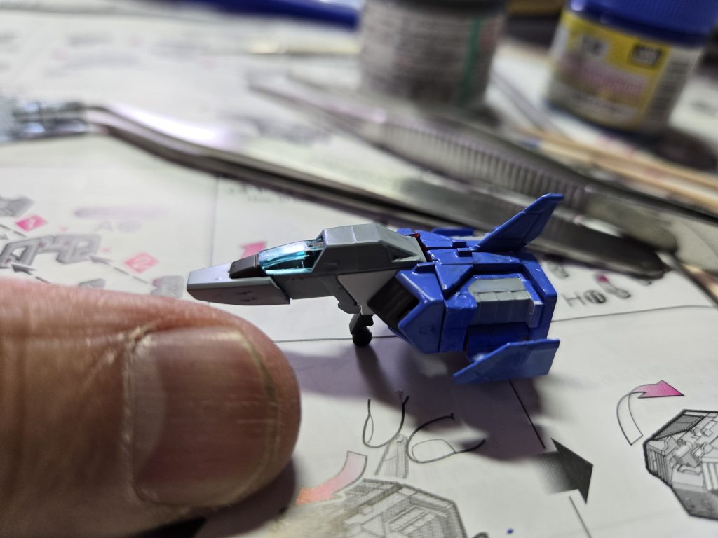 それにしても、小さいコアファイターです。親指の先の大きさしかありませんが、良くできています。