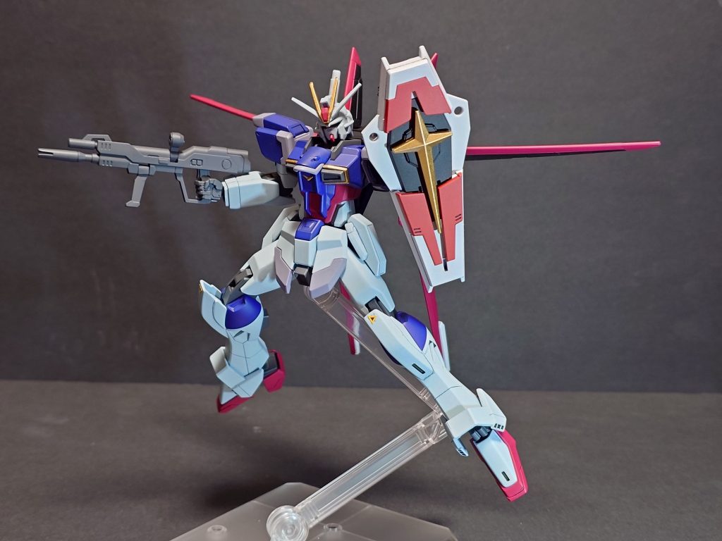 パケ絵のポーズ撮影していた写真見てると現物よりも色が全体的に明るいので驚いてます。