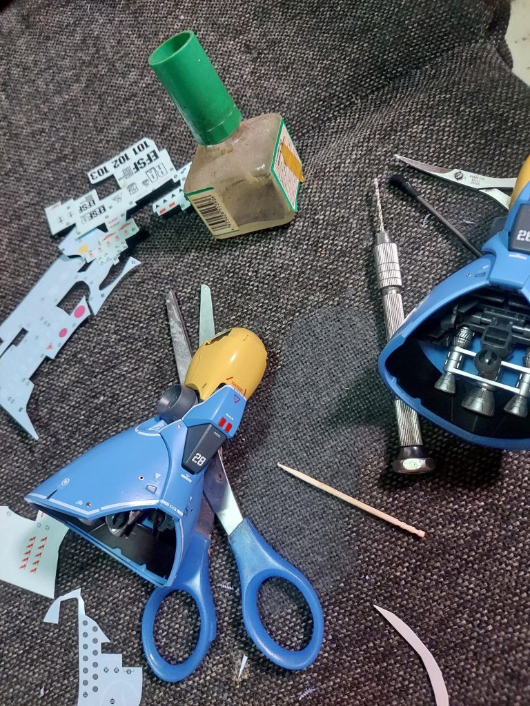 デカール、メタルパーツ、レッドチップ追加後