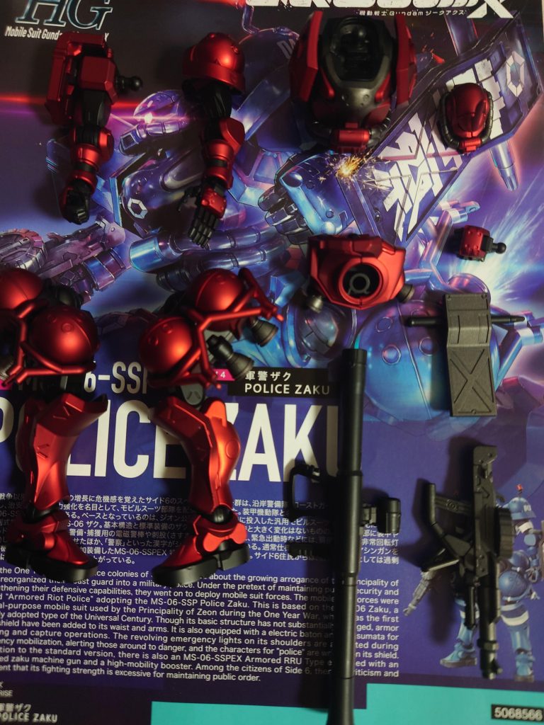 アッセンブル前の状態。部分ごとに組み上げてる最中、色剥がれを心配しましたが特に問題無く完成。 以上！思いつきで部分改造と全塗装して制作した【真紅のザク】でした〜。