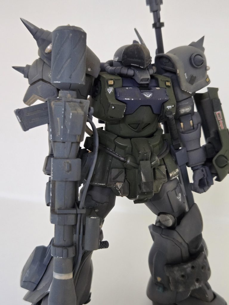 銃弾装備はミドルサイズバズーカ、背部にシュツルムファウストを懸架しています