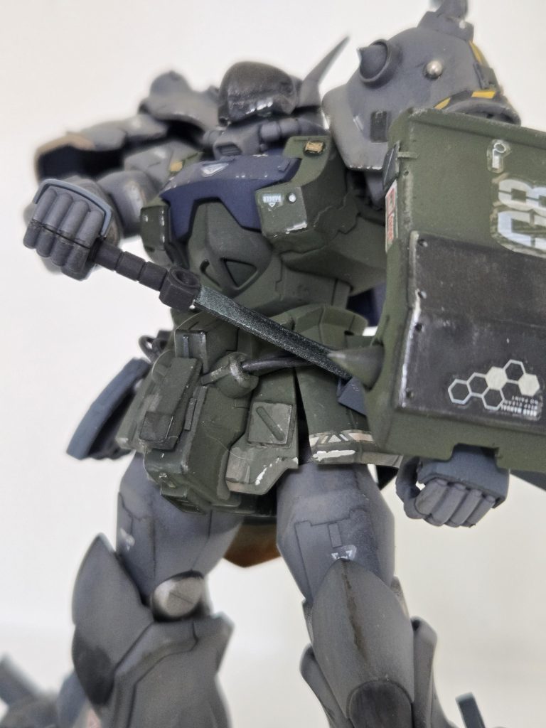 日本刀を装備しているのでメカニック陣も野武士、足軽をイメージして頭部に鉢金状の装甲を設計した。やはりグフは白兵戦メインかと。