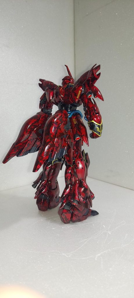 元々のバックパックは加工してリアスカートに