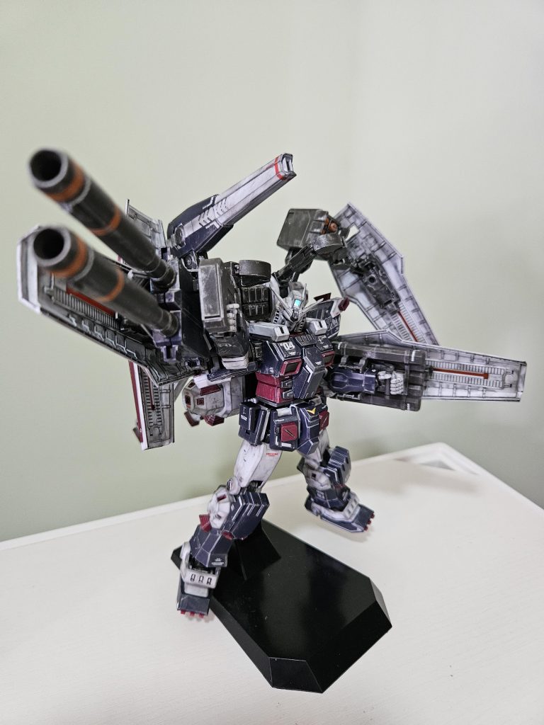 前述通り肩関節をいじったのでこのポーズを取るまで一苦労でした2連装ビームライフルを装備しない場合では何の問題もないけどこれが重くてね…