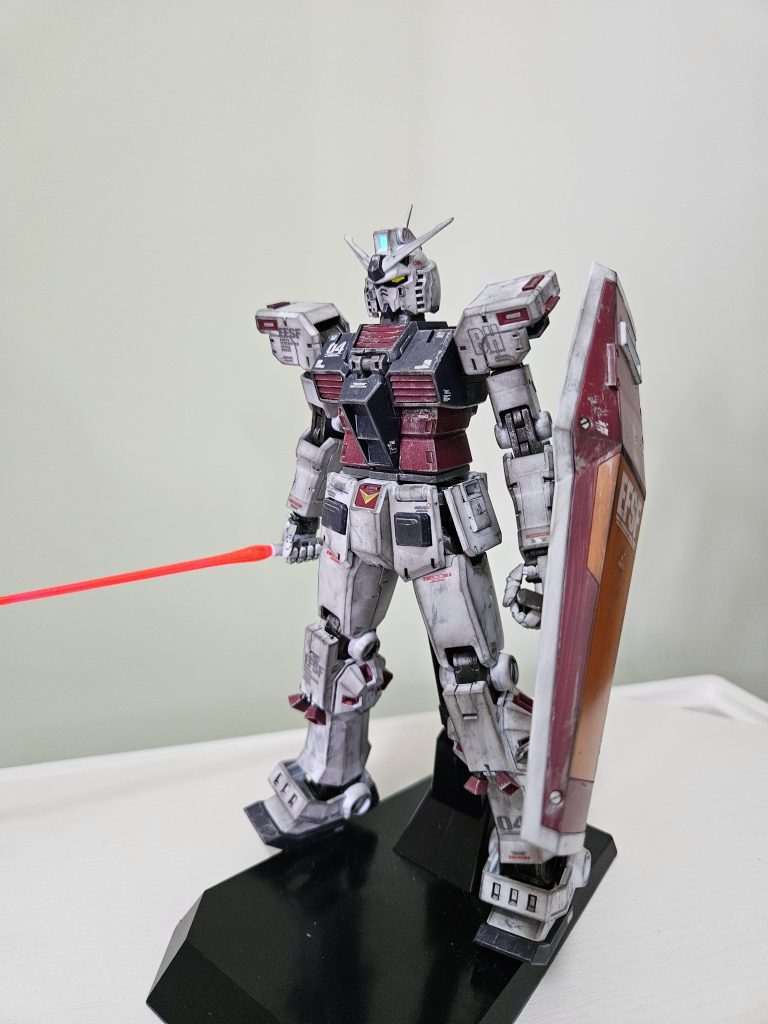 全裸差分はpixivFANBOXに公開ch……じゃねぇよwアーマーなしです 寂しいので盾一枚持たせましたこの状態にする過程でさっきのアクションポーズ写真では脛のアーマーを左右逆配置にしたの気づきましたでも肩関節に負担をかけるポーズを撮りなおしたくはなかったのでもうこれでいこう腰の小型ミサイルは回転することで両形態間の変化を果たす設計らしいけど上手く回転できた試しがありません