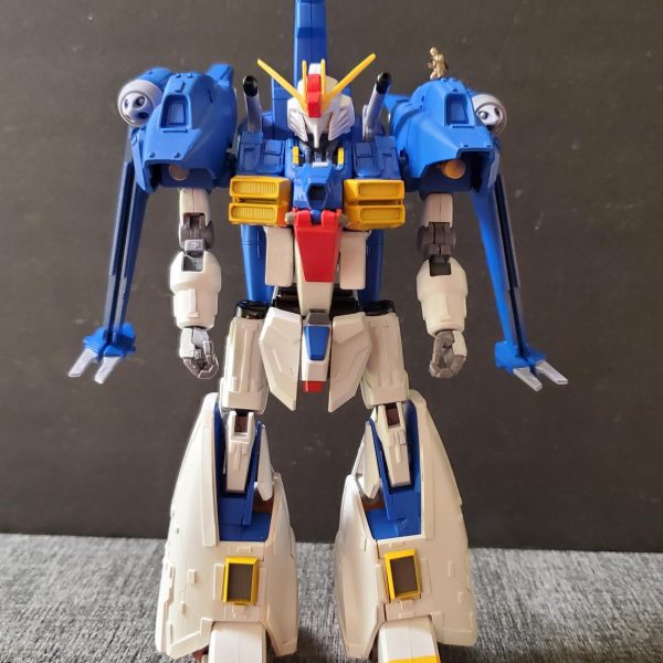 プロトタイプΛガンダム開発計画⑤です！雑な部分があるため、現在整備士が整備中ですが、途中経過どうぞ！カラーリングはzガンダムとsガンダムの中間をイメージしました！Sガンダムフェイスは格好いいですよね！Sガンダムは細マッチョでチキンレッグスタイルかつ複雑だったので、Λガンダムはがっしりしつつシンプルなデザインを意識しています！（5枚目）