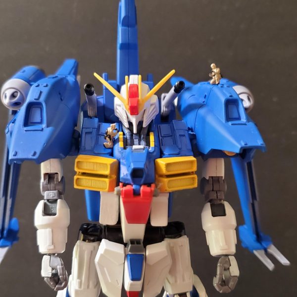 プロトタイプΛガンダム開発計画⑤です！雑な部分があるため、現在整備士が整備中ですが、途中経過どうぞ！カラーリングはzガンダムとsガンダムの中間をイメージしました！Sガンダムフェイスは格好いいですよね！Sガンダムは細マッチョでチキンレッグスタイルかつ複雑だったので、Λガンダムはがっしりしつつシンプルなデザインを意識しています！（4枚目）