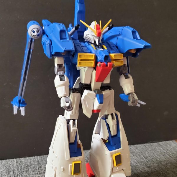 プロトタイプΛガンダム開発計画⑤です！雑な部分があるため、現在整備士が整備中ですが、途中経過どうぞ！カラーリングはzガンダムとsガンダムの中間をイメージしました！Sガンダムフェイスは格好いいですよね！Sガンダムは細マッチョでチキンレッグスタイルかつ複雑だったので、Λガンダムはがっしりしつつシンプルなデザインを意識しています！（3枚目）