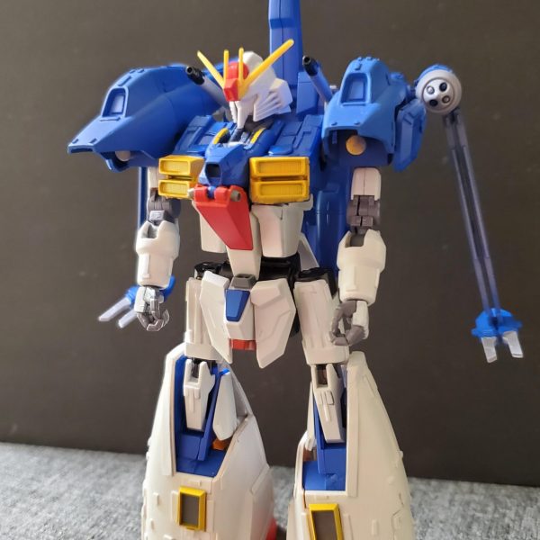 プロトタイプΛガンダム開発計画⑤です！雑な部分があるため、現在整備士が整備中ですが、途中経過どうぞ！カラーリングはzガンダムとsガンダムの中間をイメージしました！Sガンダムフェイスは格好いいですよね！Sガンダムは細マッチョでチキンレッグスタイルかつ複雑だったので、Λガンダムはがっしりしつつシンプルなデザインを意識しています！（2枚目）