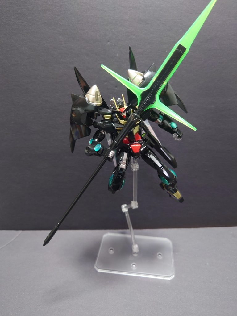 ダブルオーの要素の太陽炉を取り入れたかったので肩に付けたけどデザイン的に蛇足になったかな?笑