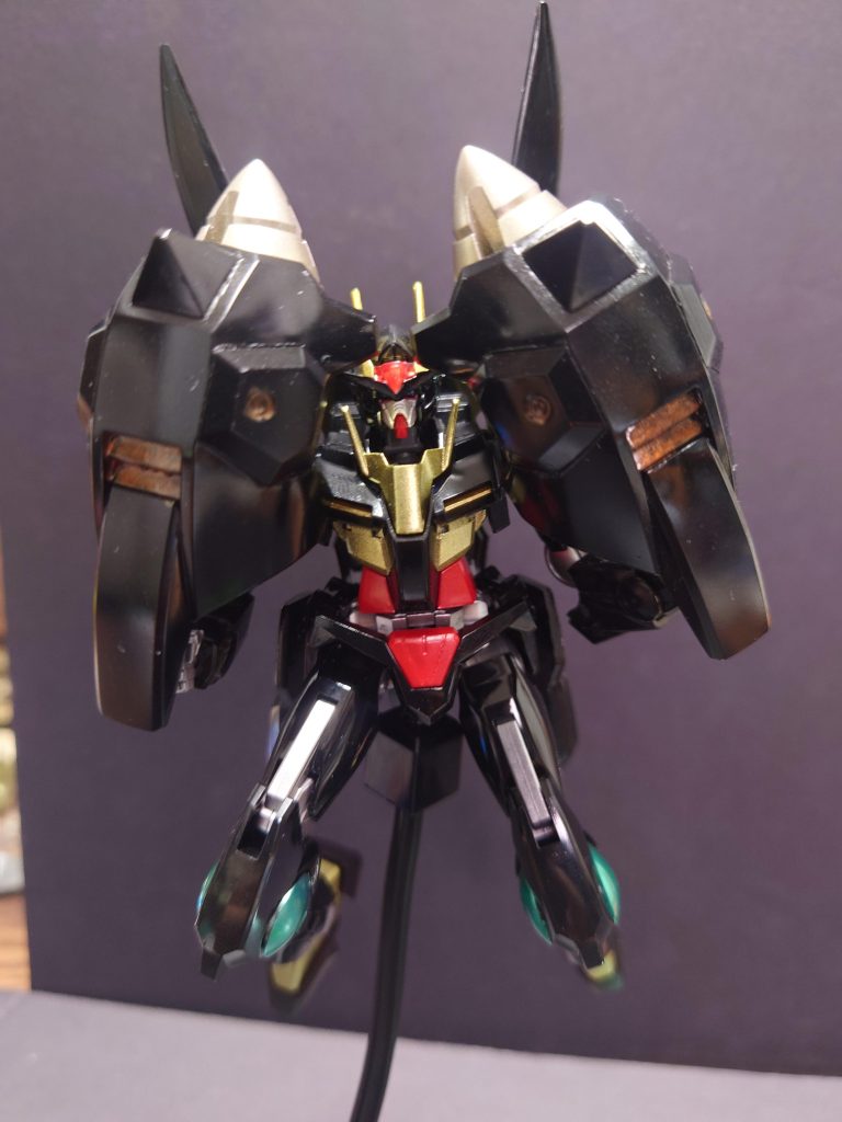 肩の装甲でガードも