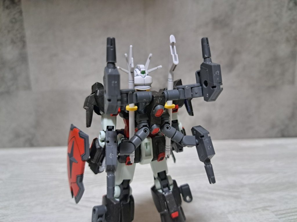 ビームキャノンの先端部もファンネルの取り外しで破損しやすかった為、余ったビームライフルの先端部分のパーツに変更しました。