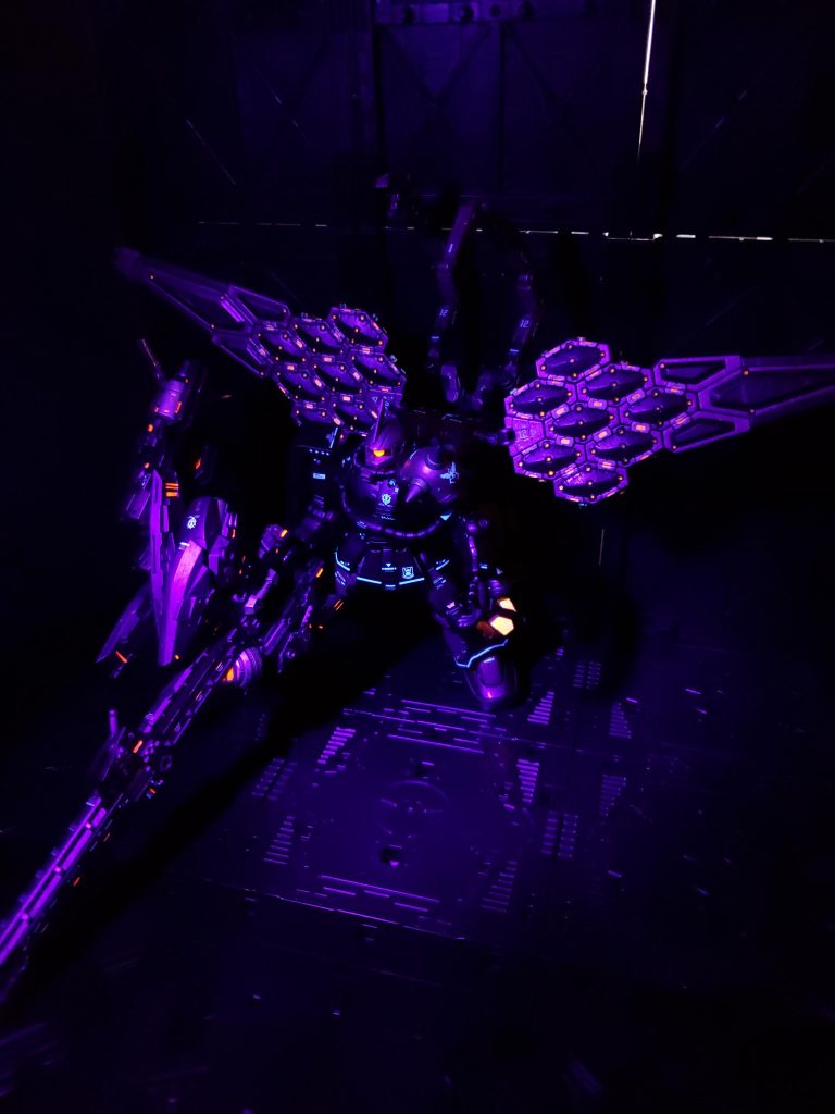 発光 頭、腕、足など→GXメタルピーチ腕、足などの濃い部分→GXメタルブラッディレッドボディ→メタリックレッド&焼鉄色フレーム、武器など→焼鉄色バックパック→メタリックレッドその他→スターブライトゴールド、スターブライトジュラルミン、スターブライトシャンパンゴールド、カッパー(銅)、フラットアルミ、蛍光オレンジ、蛍光レッド、ガンメタル墨入れ→ブラック
